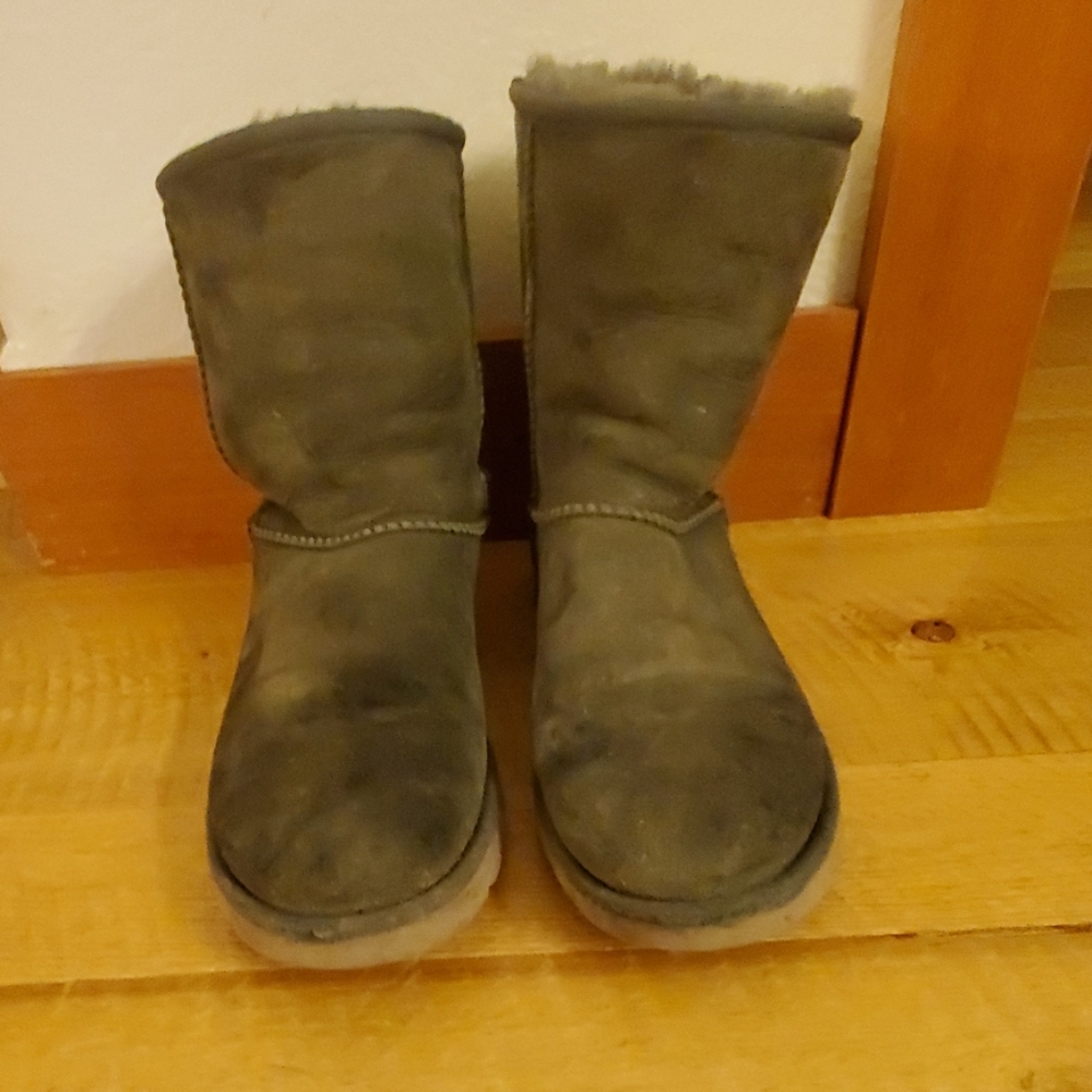 Ugg short boots